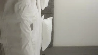 Emma Hix在这个热门视频中被大鸡巴操屁股