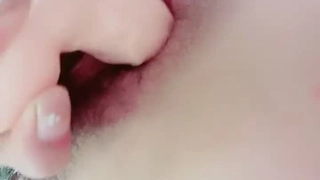 这妞好骚啊，皮肤白皙身材好性感的骚奶子，水嫩的逼逼，嘴里叼着内裤激情抠逼，高潮不断特写展示自己舔淫水