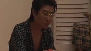 本能地寻找对方的一男一女，舌头纠缠在一起，激烈的性爱，4小时，20人