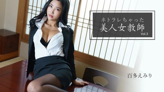 性感的女友一定没发现 我放在桌上的手机正在偷偷录影\