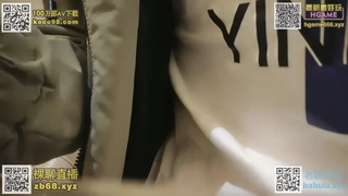 美丽的青少年沉迷于感性的女同性恋快感