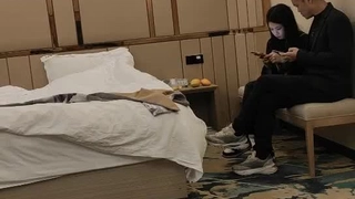 约炮教学微醺00后戴耳机好好享受吧