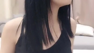 继姐妹们的POV:热辣的金发少女被继兄弟在房间里操了