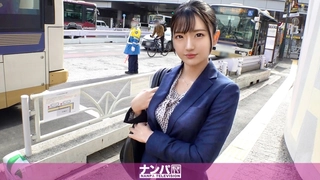 丝袜高跟制服情趣小妹精彩大秀，跟狼友互动撩骚听制服玩弄骚穴，道具抽插浪叫呻吟不止，眼神迷离精彩又刺激