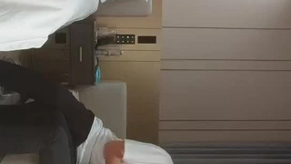 人夫偷情少妇长的还挺萝莉酒店约炮激战
