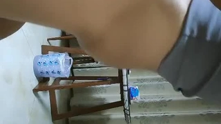 颜值身材都很不错的御姐少妇直播赚外快，在狼友的调教下脱光揉奶玩逼给狼友看特写，舔鸡巴口球道具自慰呻吟