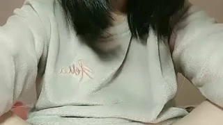 最爱嫩妹 18岁极品小萝莉 神似景甜 沙发啪啪 美乳嫩鲍清晰可见 水多娇喘动听必看